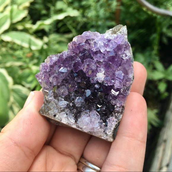 Amethyst raw Geode specimen display decor - Picture 1 of 6